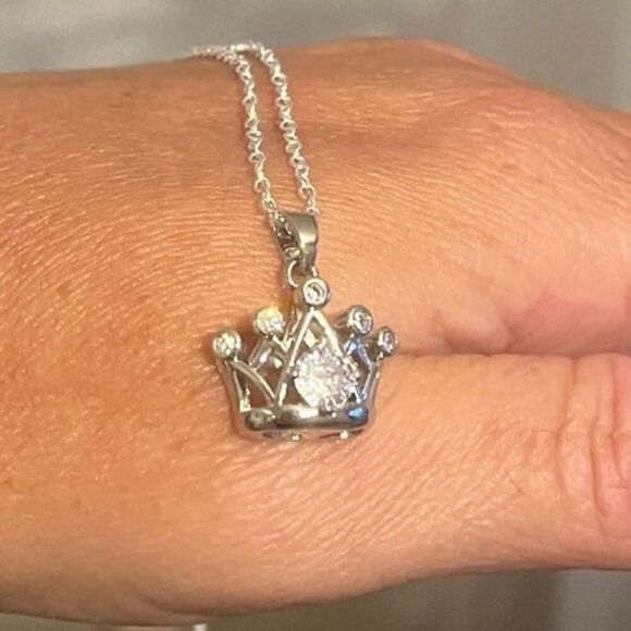 The Triple Crown pendant charm necklace in 925 and cubic zirconia - Picture 4 of 7